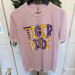 Comfort Colors LSU College Tiger Pride Collegiate Graphic Tee T Shirt SS M